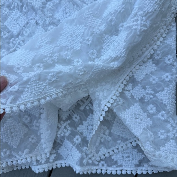 NWT Ella Moon Women's Small White Emboidered with Lace Trim Top Poncho - Picture 5 of 8